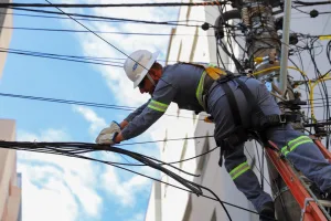 Operação Limpa Fios: segunda fase recolhe mais de 200 quilos de cabos