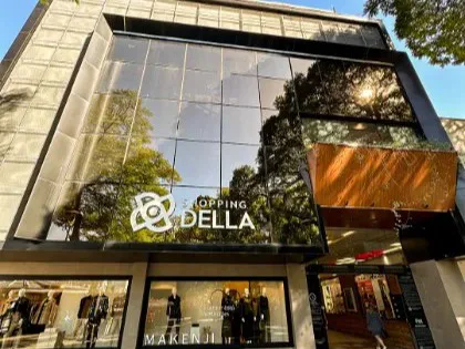 Eu Bella Cosméticos inaugura no Shopping Della e aposta em experiência de beleza e autoestima
