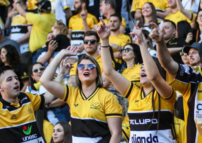 “O Majestoso é Delas”: sócios do Criciúma garantem ingresso gratuito para uma mulher na final da Taça ACESC