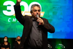 João Rodrigues antecipa renúncia e reposiciona o tabuleiro político em SC