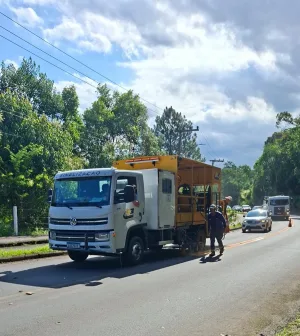 Avenida Longarone recebe nova sinalização