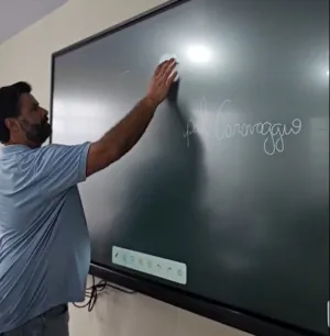 Escolas de Nova Veneza recebem lousas digitais para reforçar práticas pedagógicas