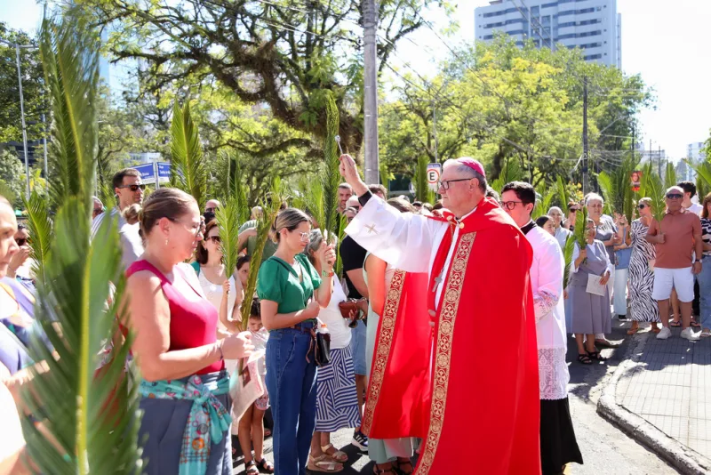 Domingo de Ramos reúne fiéis e abre programação da Semana Santa em Criciúma