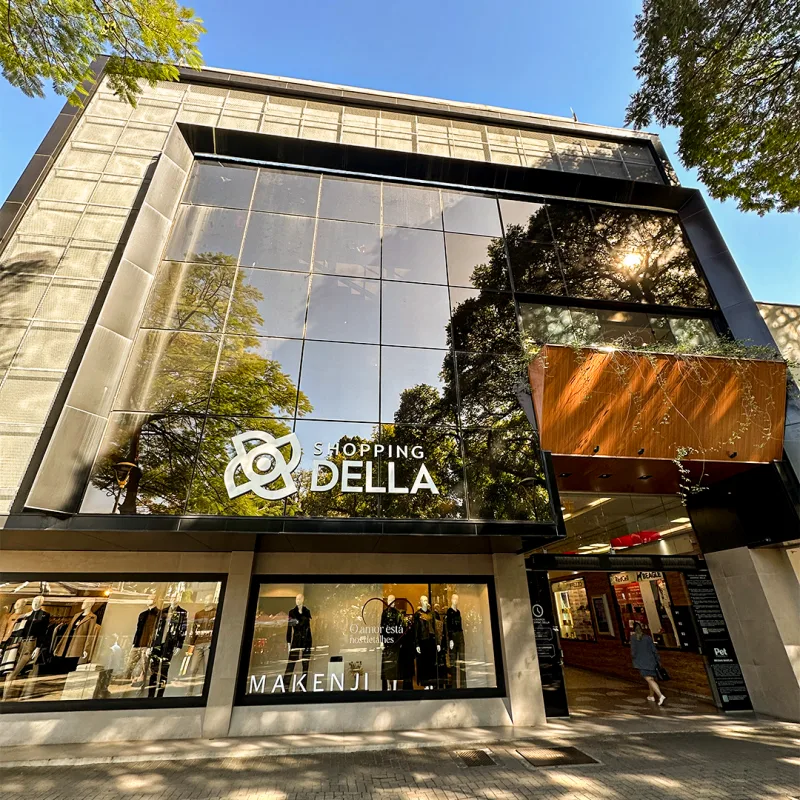 Eu Bella Cosméticos inaugura no Shopping Della e aposta em experiência de beleza e autoestima