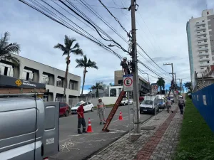 Operação Limpa Fios: cerca de 500 quilos de cabos são removidos na Avenida Getúlio Vargas