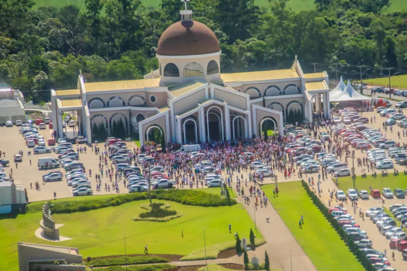 Festa da Misericórdia reúne fiéis e mobiliza a região com intensa programação