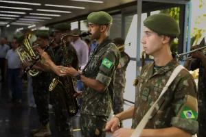 Apresentação do 28º GAC pelo Dia do Hino Nacional Brasileiro abre início da Semana do Exército