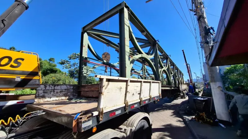 Ponte Dei Morosi é retirada antes do previsto e revitalização avança em Nova Veneza