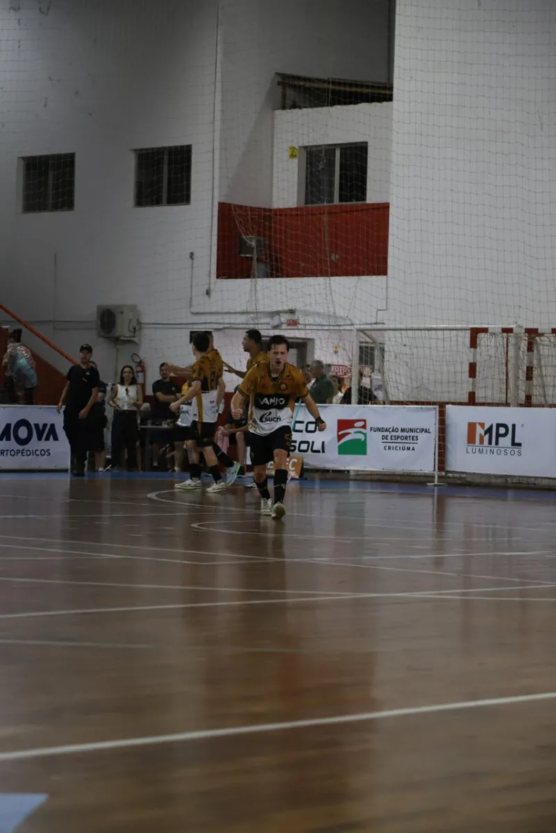 Criciúma Futsal vira sobre líder invicto e embala na Série Ouro