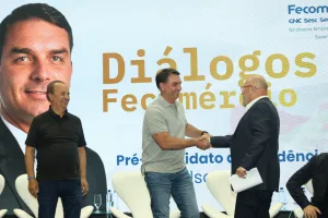 Fecomércio SC entrega reivindicações do setor produtivo a Flávio Bolsonaro em jantar na Capital