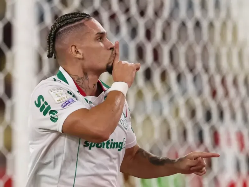 Paulinho é denunciado por comemoração de gol do Palmeiras contra o Flamengo