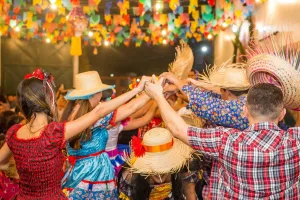 Festa junina da Escola Samuel Sandrini será neste sábado na Praça Coberta, em Orleans