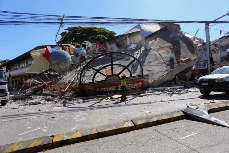 Terremoto de magnitude 7,8 deixa ao menos 15 mortos nas Filipinas