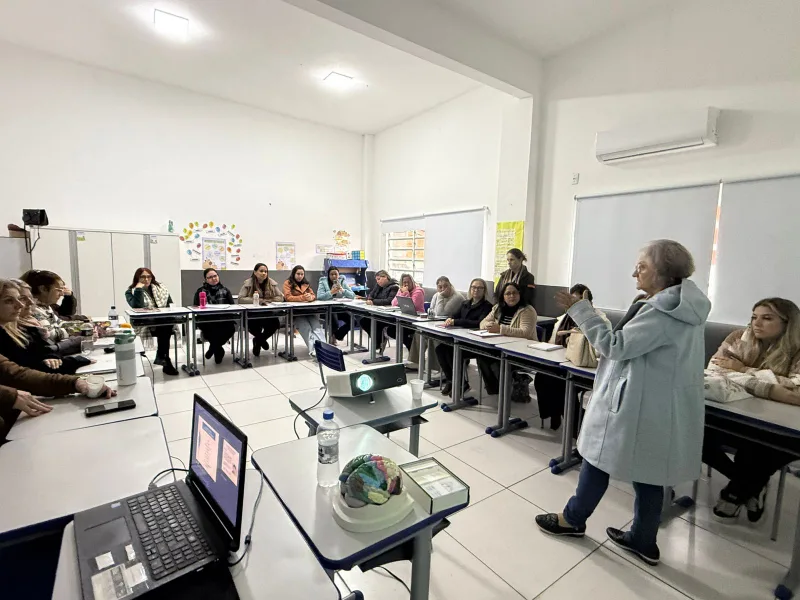 Formação em Cocal do Sul aborda alfabetização e inclusão escolar