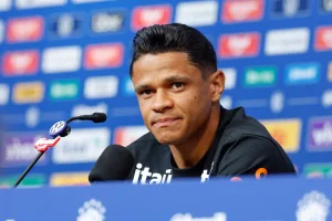 “Não vai existir jogo fácil”: Douglas Santos destaca equilíbrio da Copa do Mundo