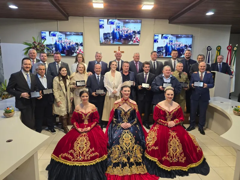 Sessão Solene concede Títulos de Cidadão Honorário em Nova Veneza