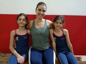 Irmãs gêmeas de nove anos atuam juntas nas aulas de ginástica rítmica da FME Criciúma