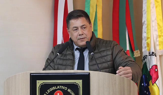 Câmara questiona ausência de lixeiras em praças de Criciúma
