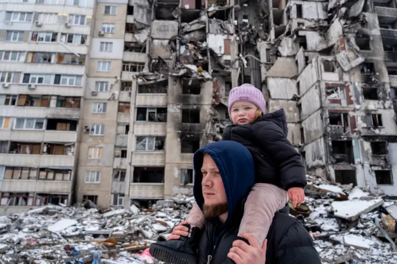 Rússia realizou um ataque noturno com mísseis e drones contra Kiev, provocando fortes explosões na capital ucraniana