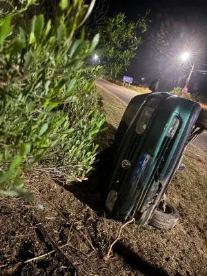 Veículo com placas de Orleans sai da pista na SC-100 e condutor desaparece antes da chegada dos bombeiros