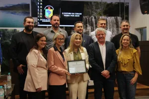 Câmara de Siderópolis entrega Moção de Aplauso à Unesc pelos 58 anos de história