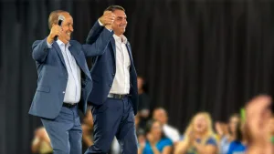 Em meio a planos para convenção em SC, Jorginho marca presença em evento de Flávio Bolsonaro