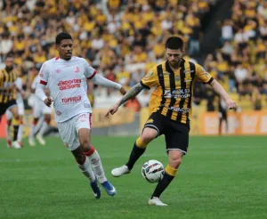 Criciúma empata com Náutico no HH, mas segue na liderança