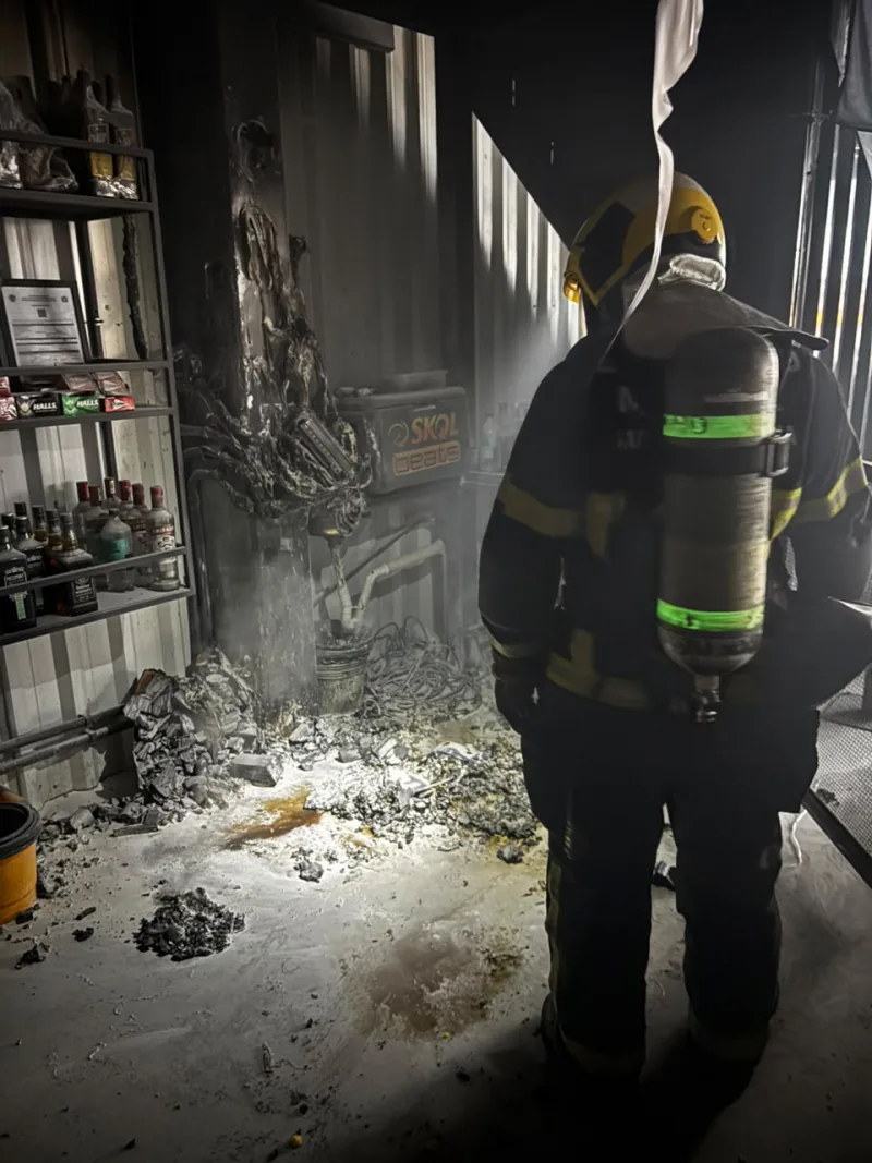 Incêndio atinge quadro de energia e causa estragos em bar no bairro Comerciário
