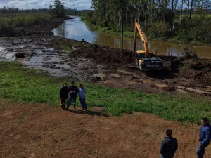 Força-tarefa une municípios na limpeza dos rios para prevenir alagamentos