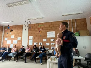Mamaço reúne mães e reforça cuidados com bebês em Cocal do Sul