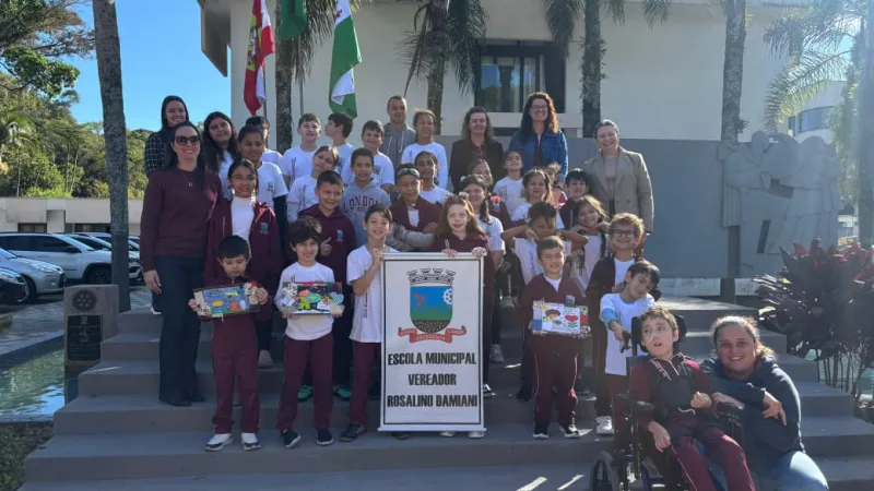 Alunos de Urussanga prestam homenagens ao Brasil durante a Semana da Pátria