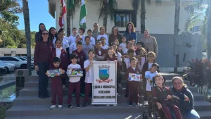 Alunos de Urussanga prestam homenagens ao Brasil durante a Semana da Pátria