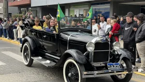 Desfile Cívico reúne milhares de pessoas em celebração em Morro da Fumaça