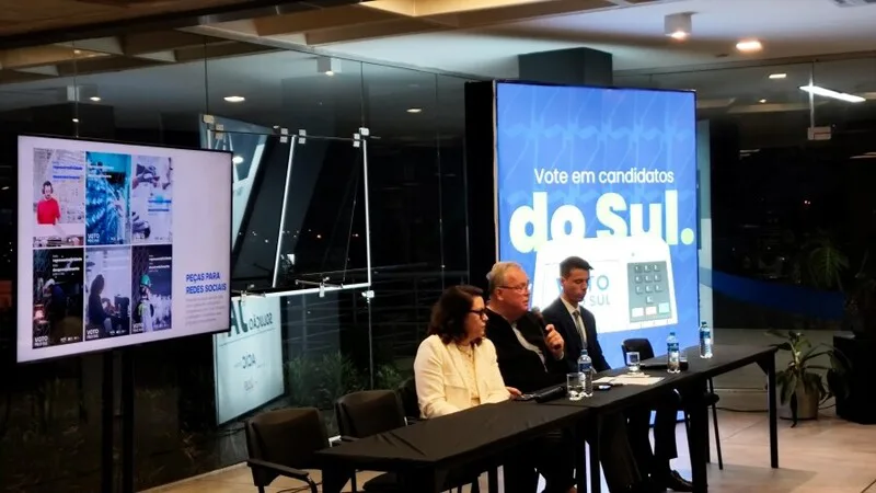 Com foco em fortalecer representatividade, entidades lançam ação da campanha "Voto pelo Sul" no centro de Criciúma