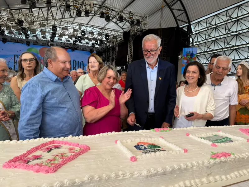 Cocal do Sul celebra 35 anos com missa, parabéns e bolo de seis metros