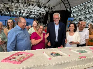 Cocal do Sul celebra 35 anos com missa, parabéns e bolo de seis metros