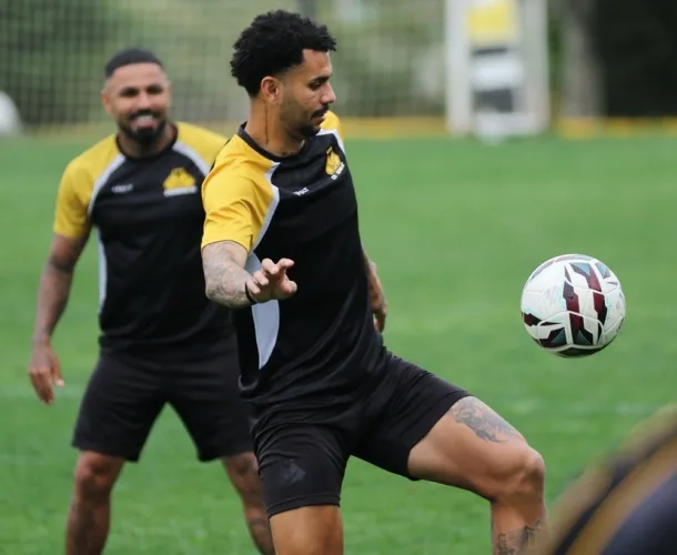 De olho no G-4, Criciúma faz último treino no CT antes de viajar para enfrentar o Londrina