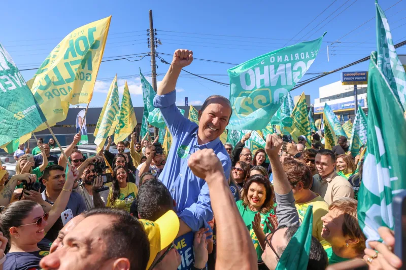 Com quase 3 milhões de votos, Jorginho Mello liquida a fatura e é reeleito governador de SC no 1º turno