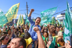 Com quase 3 milhões de votos, Jorginho Mello liquida a fatura e é reeleito governador de SC no 1º turno