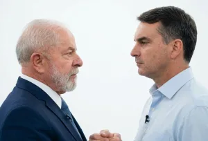 Lula (45,16%) e Flávio Bolsonaro (47,03%) vão ao 2º turno em disputa acirrada