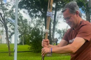 Em Criciúma, parques da Prefeitura e da Santa Luzia recebem o plantio de 400 mudas de árvores
