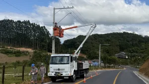 Coopercocal inicia melhorias na iluminação pública em Pedras Grandes e Urussanga